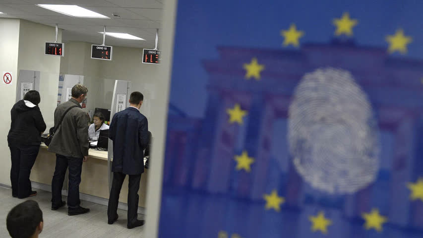Фото - В Еврокомиссии заявили об обсуждении вопроса выдачи виз российским туристам