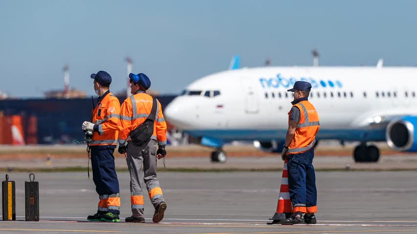 Фото - Десятки работников российских авиакомпаний получили повестки в военкоматы