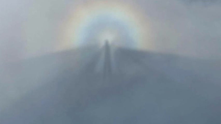 Фото - Россиянка сняла редкое природное явление в виде призрака в горах Сочи